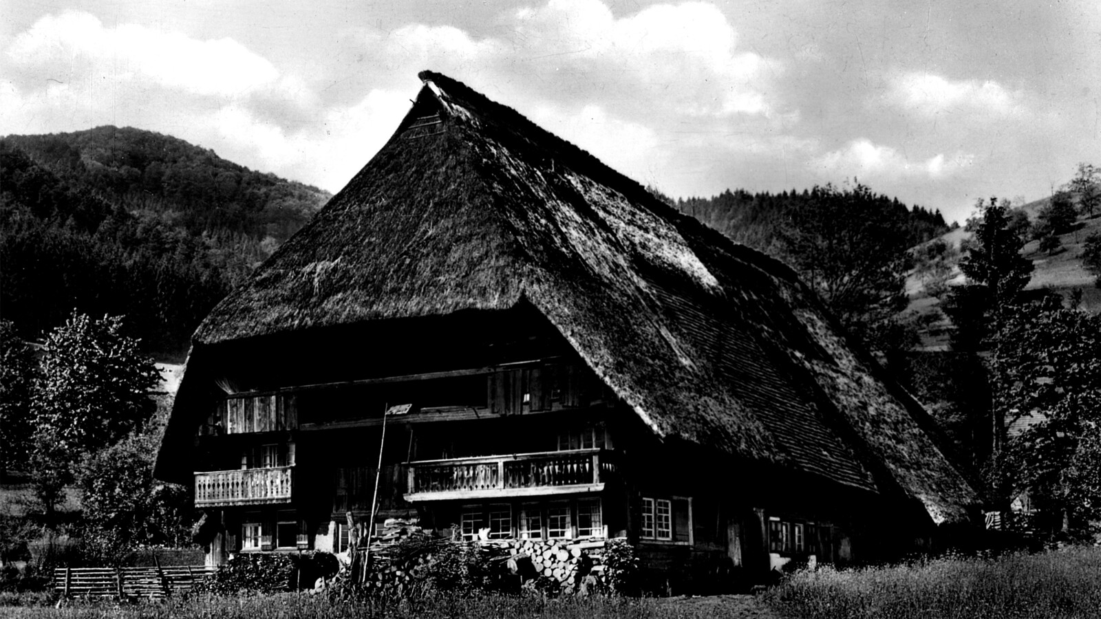 1963 - Gründung und Beginn der Renovierung des Vogtsbauernhofs